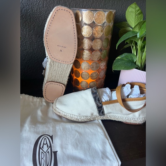 Goyard Natural White/Tan/Black Lespadrille Flats Regular EU 38
New w/ dust bag